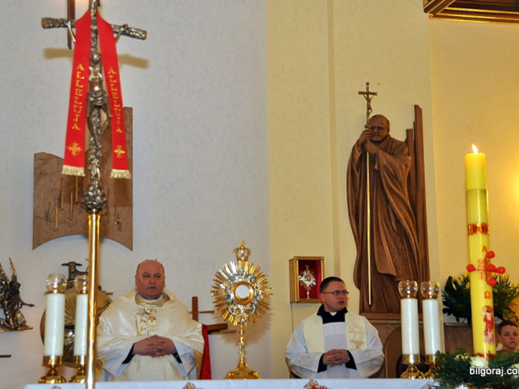 Rezurekcja - wierni uczcili Zmartwychwstanie Chrystusa (FOTO)