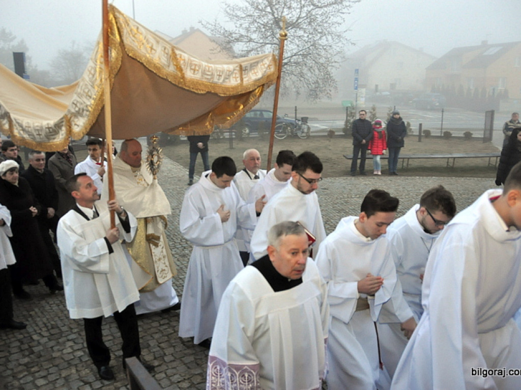 Rezurekcja - wierni uczcili Zmartwychwstanie Chrystusa (FOTO)