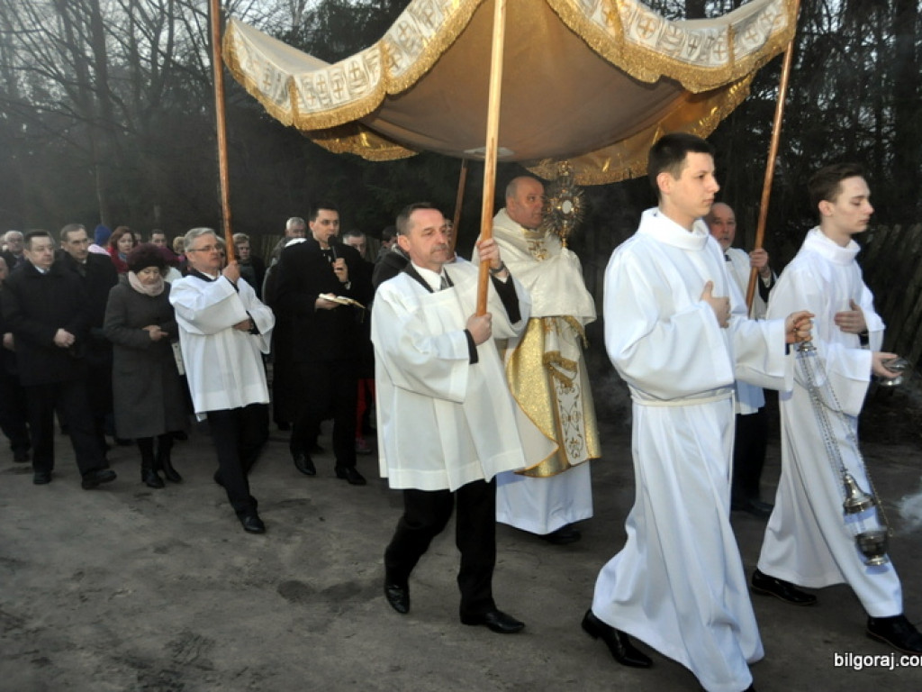 Rezurekcja - wierni uczcili Zmartwychwstanie Chrystusa (FOTO)