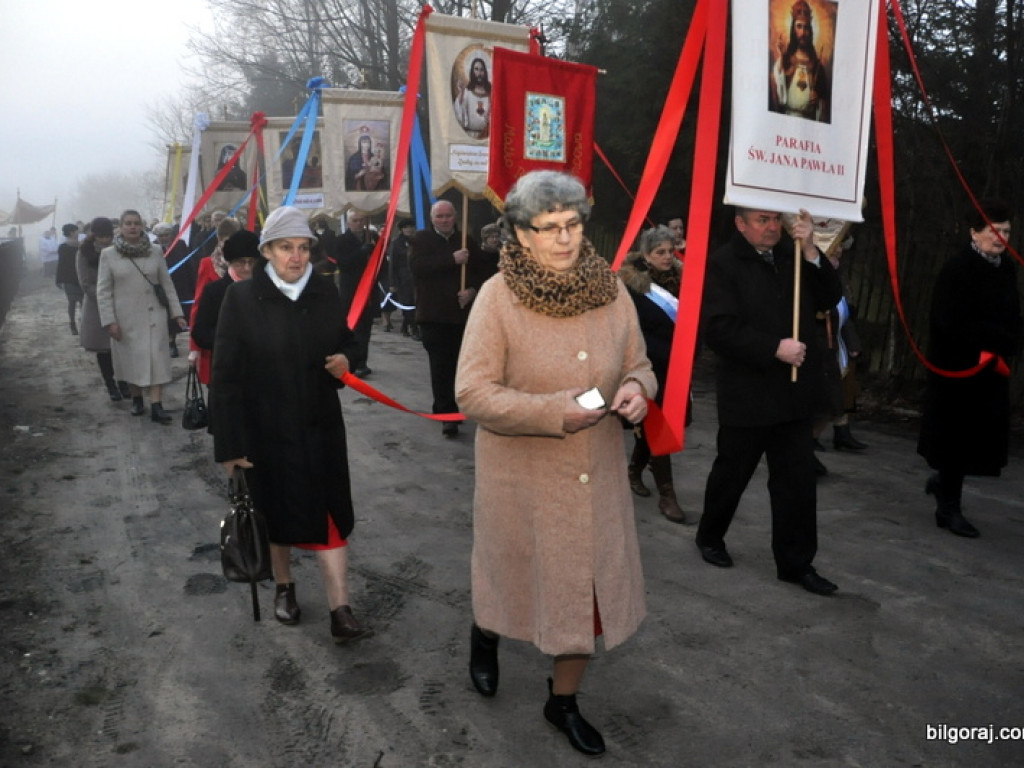 Rezurekcja - wierni uczcili Zmartwychwstanie Chrystusa (FOTO)