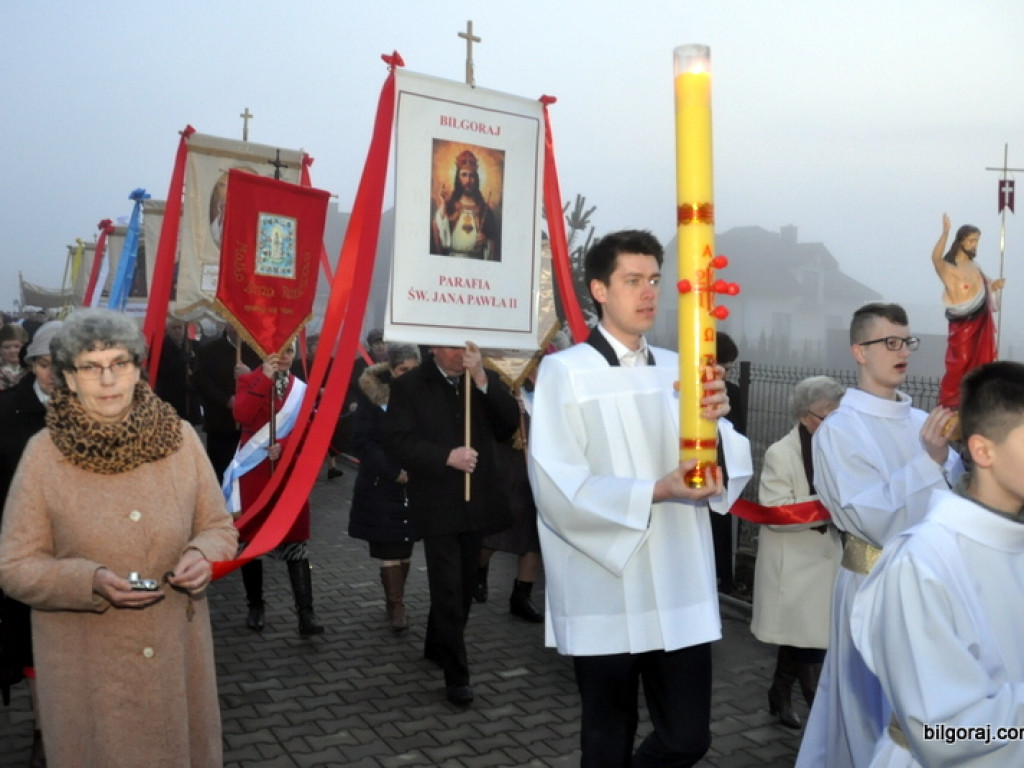 Rezurekcja - wierni uczcili Zmartwychwstanie Chrystusa (FOTO)
