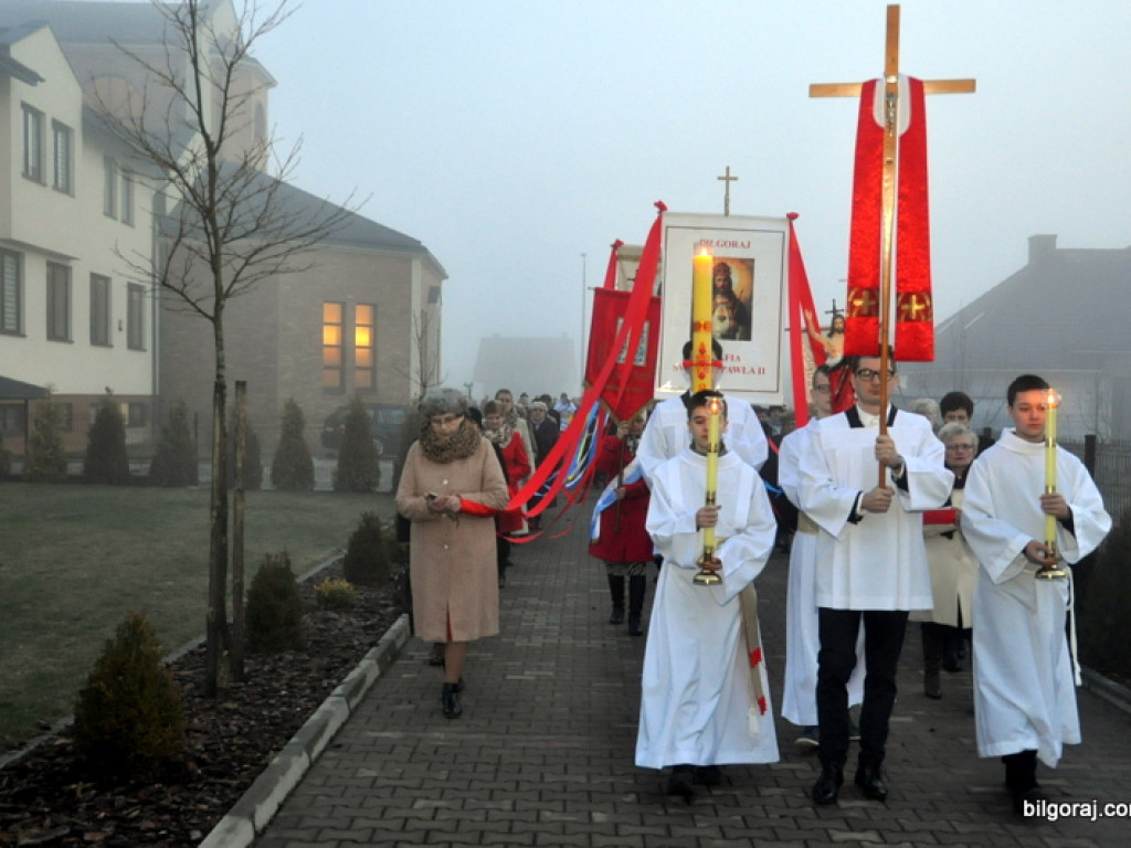 Rezurekcja - wierni uczcili Zmartwychwstanie Chrystusa (FOTO)
