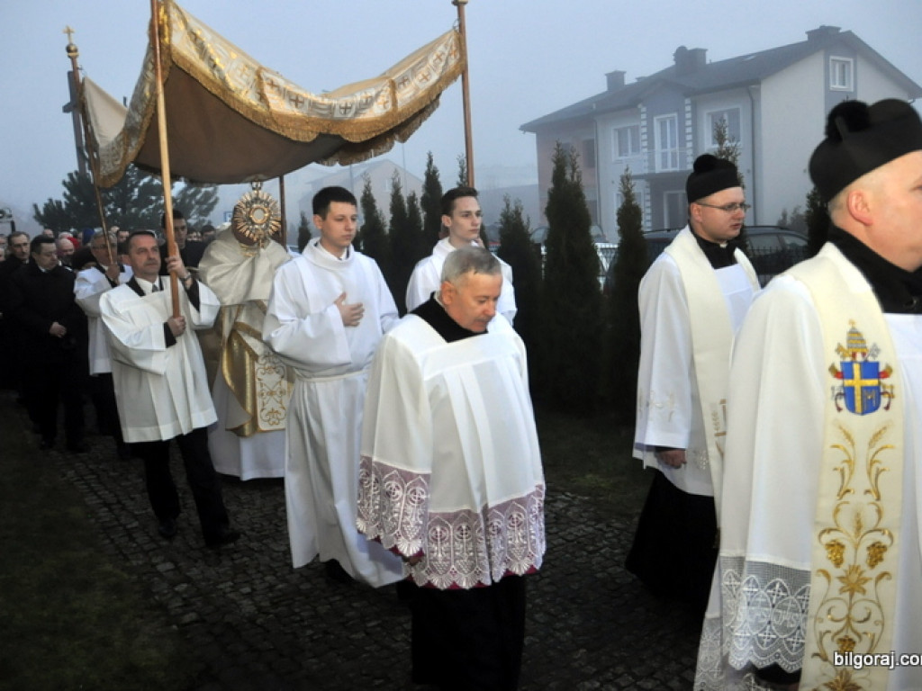 Rezurekcja - wierni uczcili Zmartwychwstanie Chrystusa (FOTO)