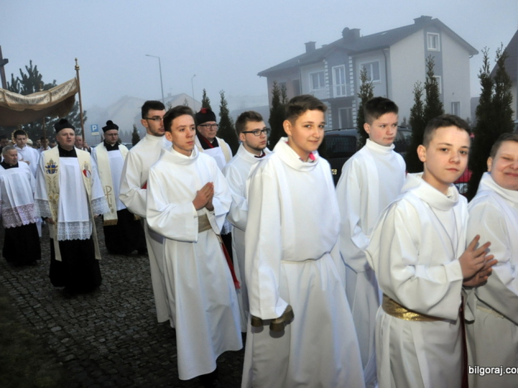 Rezurekcja - wierni uczcili Zmartwychwstanie Chrystusa (FOTO)