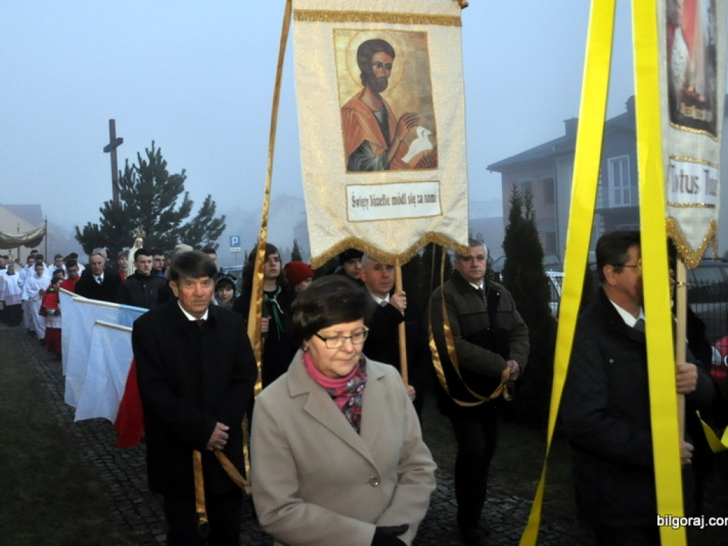 Rezurekcja - wierni uczcili Zmartwychwstanie Chrystusa (FOTO)
