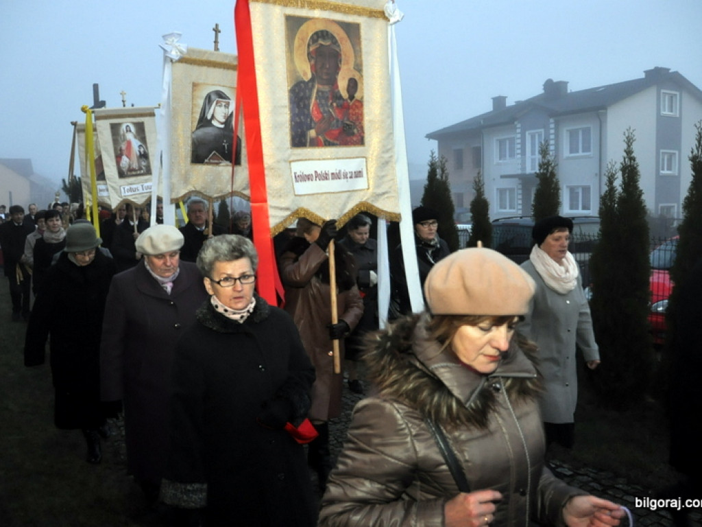 Rezurekcja - wierni uczcili Zmartwychwstanie Chrystusa (FOTO)
