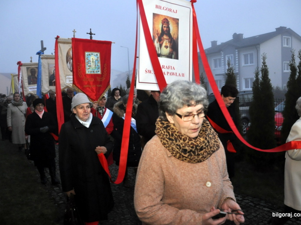 Rezurekcja - wierni uczcili Zmartwychwstanie Chrystusa (FOTO)