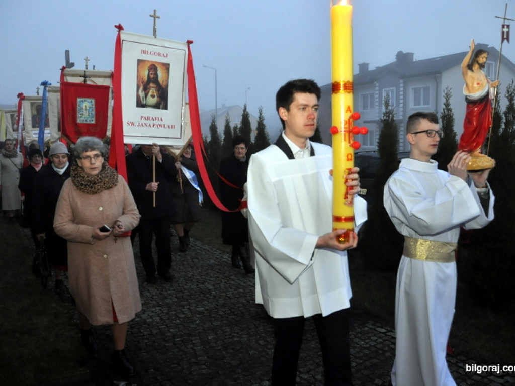 Rezurekcja - wierni uczcili Zmartwychwstanie Chrystusa (FOTO)