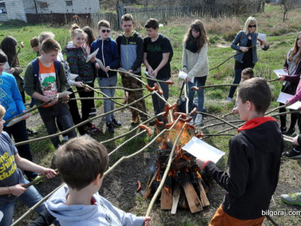 Dzieci i młodzież przy wsparciu Nadleśnictwa Biłgoraj i Urzędu Miasta Biłgoraj posadziły 1050 drzew (FOTO)