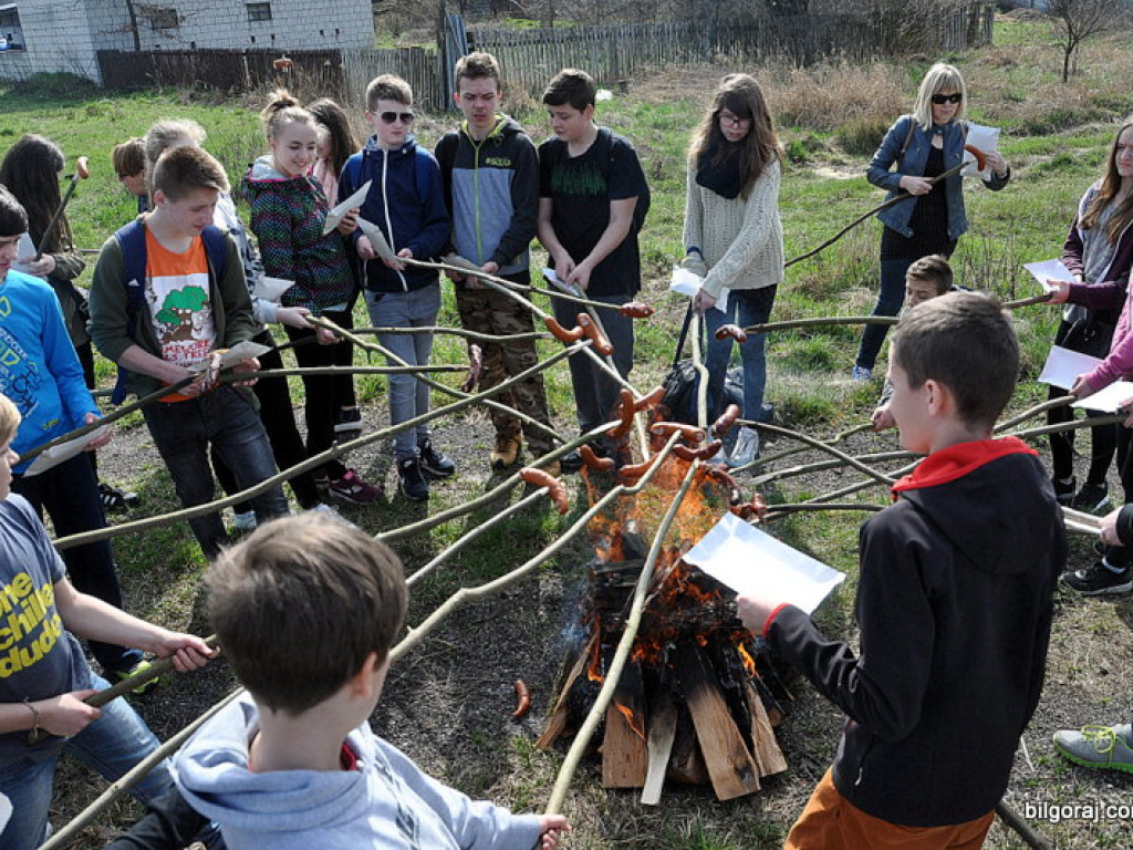 Dzieci i młodzież przy wsparciu Nadleśnictwa Biłgoraj i Urzędu Miasta Biłgoraj posadziły 1050 drzew (FOTO)