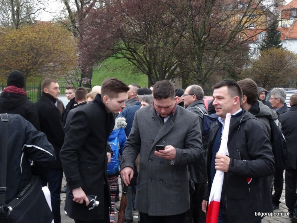 Reprezentacja biłgorajskie prawicy na 6. rocznicy katastrofy smoleńskiej w Warszawie (FOTO)