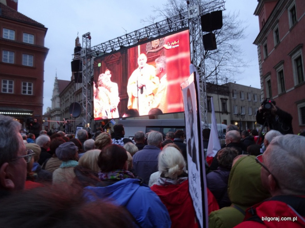 Reprezentacja biłgorajskie prawicy na 6. rocznicy katastrofy smoleńskiej w Warszawie (FOTO)