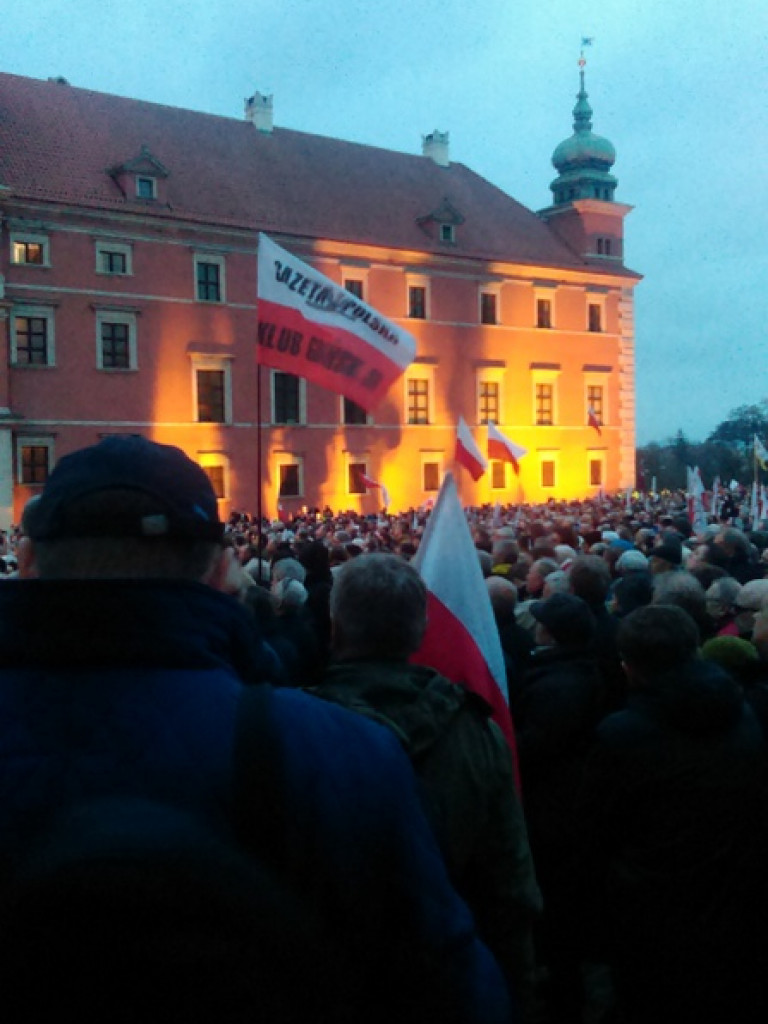 Reprezentacja biłgorajskie prawicy na 6. rocznicy katastrofy smoleńskiej w Warszawie (FOTO)