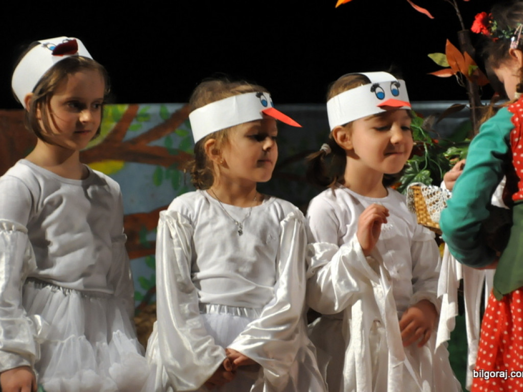 W Tarnogrodzie ruszył XVII Powiatowy Przegląd Teatrów Dziecięcych i Młodzieżowych (FOTO)