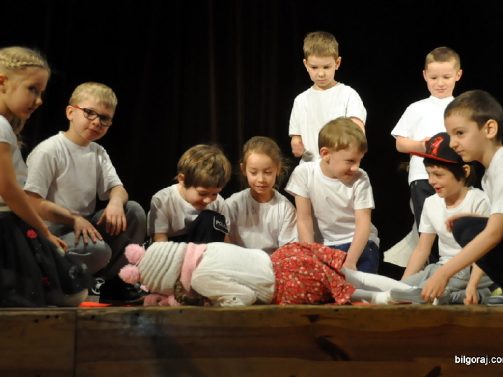 W Tarnogrodzie ruszył XVII Powiatowy Przegląd Teatrów Dziecięcych i Młodzieżowych (FOTO)