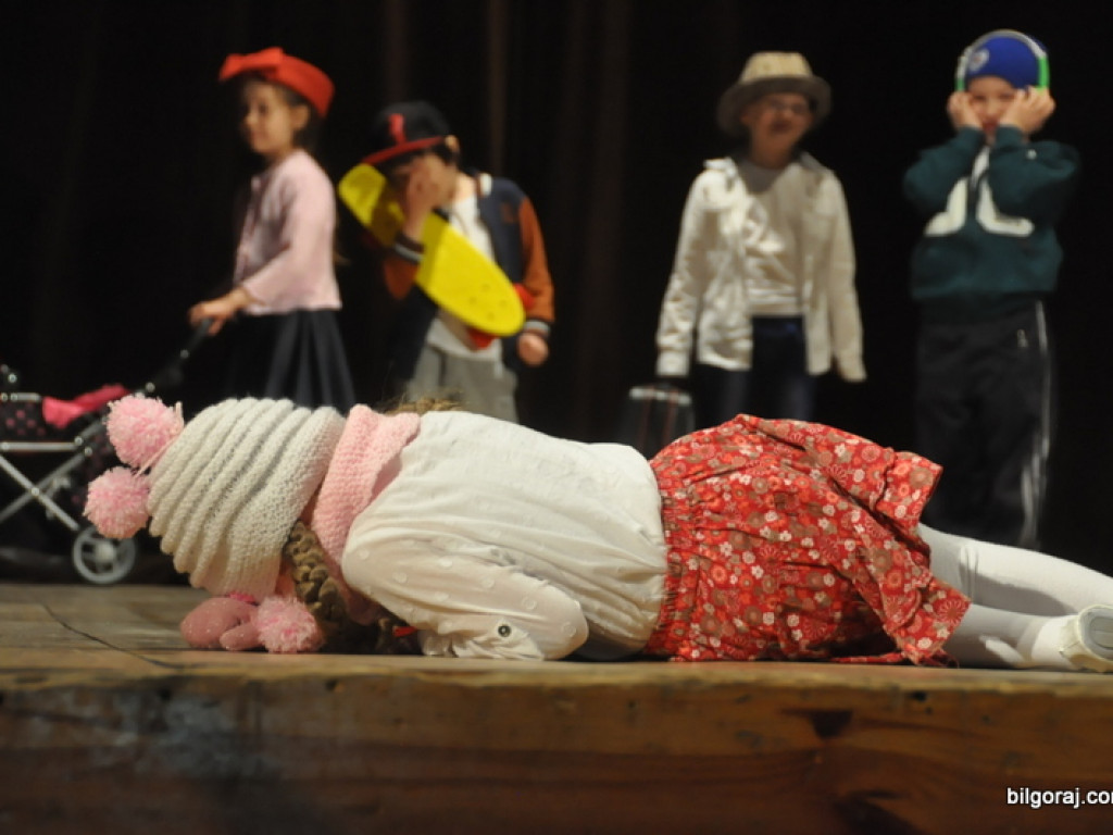 W Tarnogrodzie ruszył XVII Powiatowy Przegląd Teatrów Dziecięcych i Młodzieżowych (FOTO)