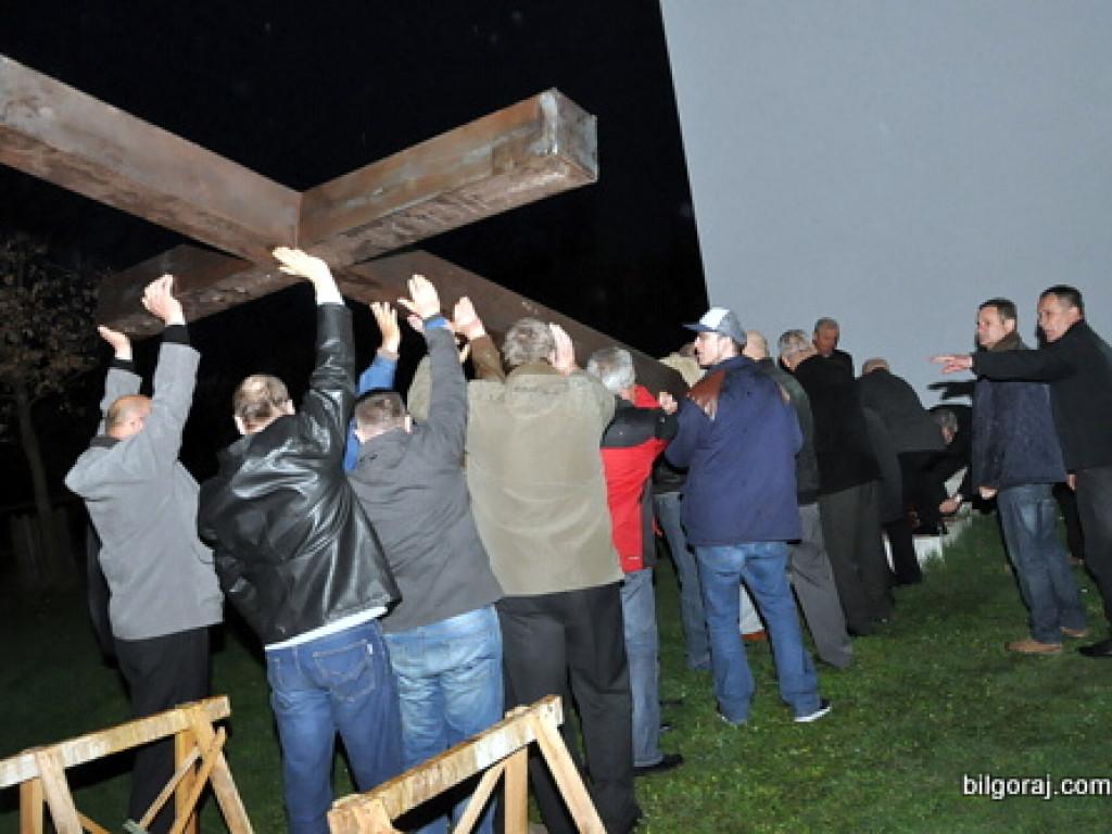 Intronizacja krzyża u Chrystusa Króla (FOTO)