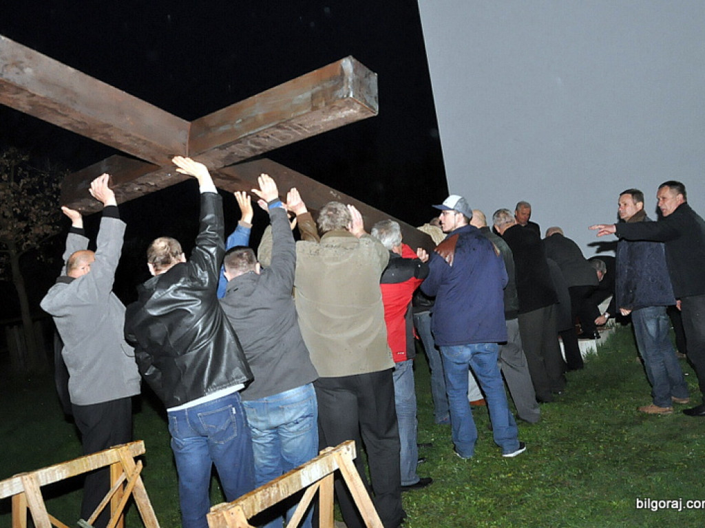 Intronizacja krzyża u Chrystusa Króla (FOTO)