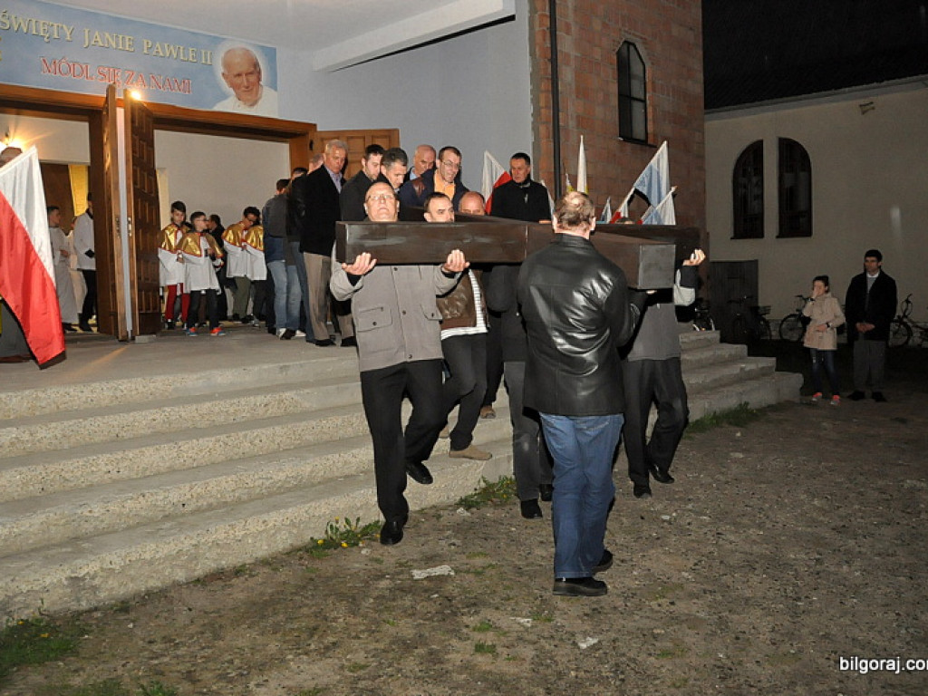 Intronizacja krzyża u Chrystusa Króla (FOTO)