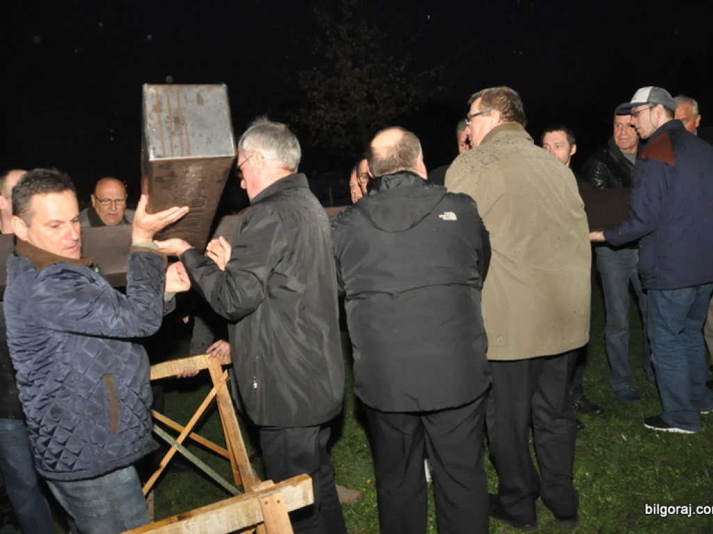 Intronizacja krzyża u Chrystusa Króla (FOTO)