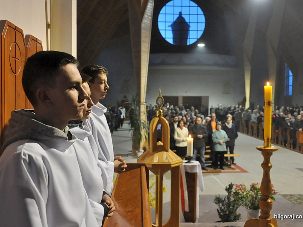 Intronizacja krzyża u Chrystusa Króla (FOTO)