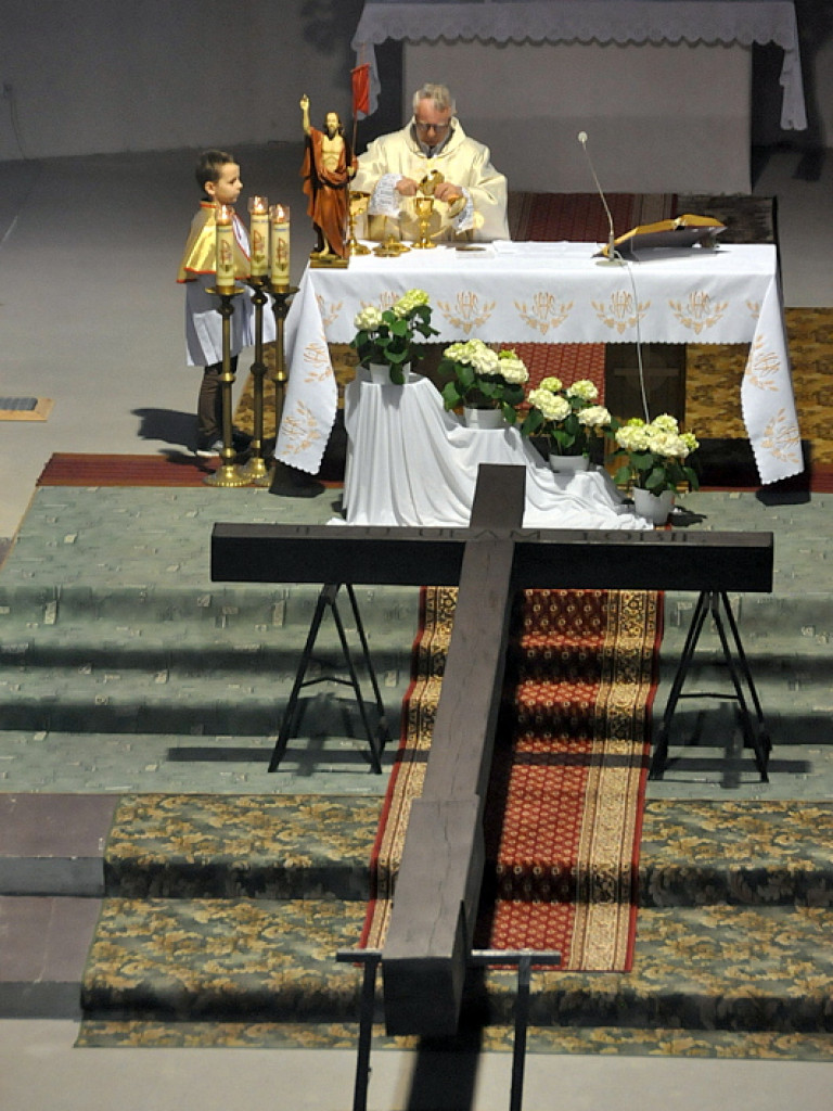 Intronizacja krzyża u Chrystusa Króla (FOTO)