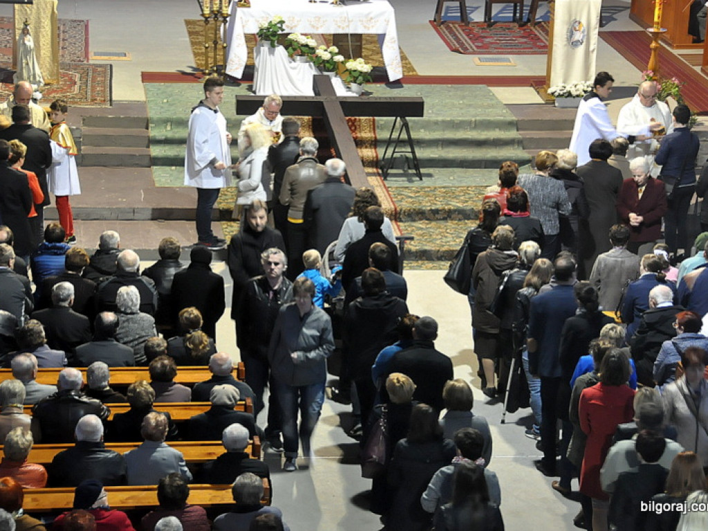 Intronizacja krzyża u Chrystusa Króla (FOTO)