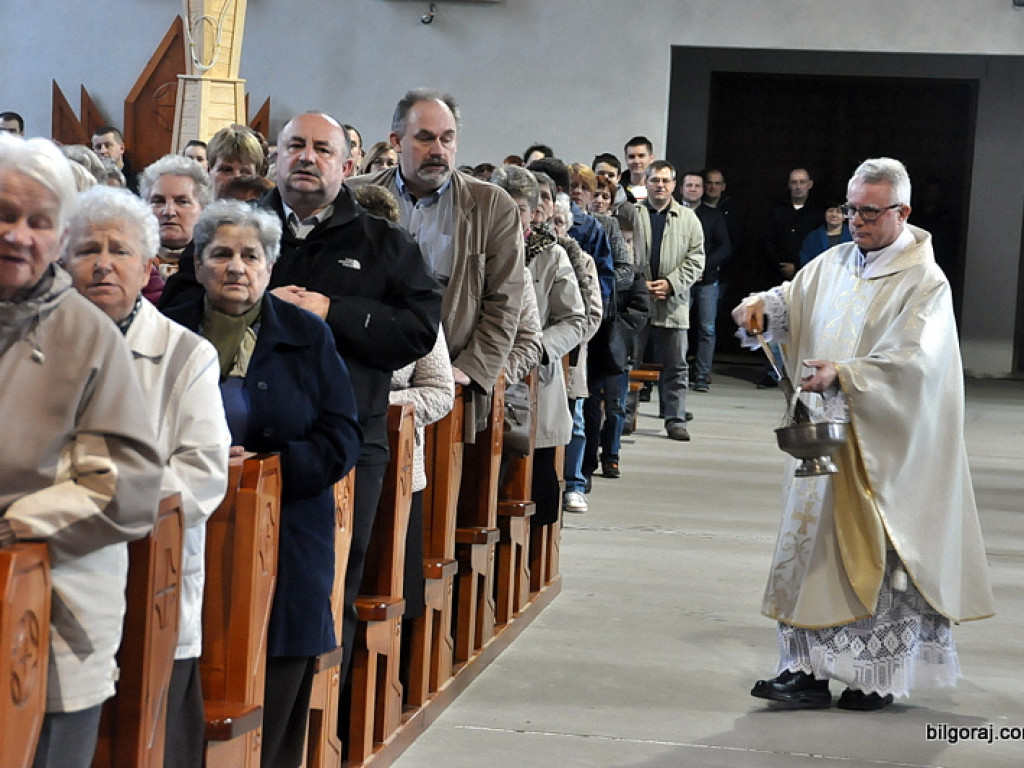 Intronizacja krzyża u Chrystusa Króla (FOTO)