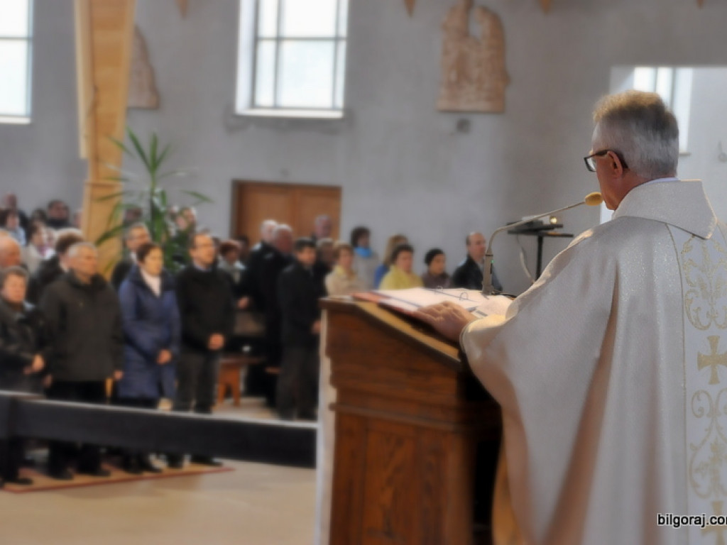 Intronizacja krzyża u Chrystusa Króla (FOTO)