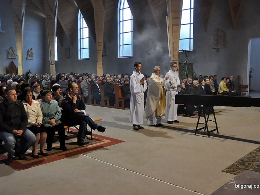 Intronizacja krzyża u Chrystusa Króla (FOTO)