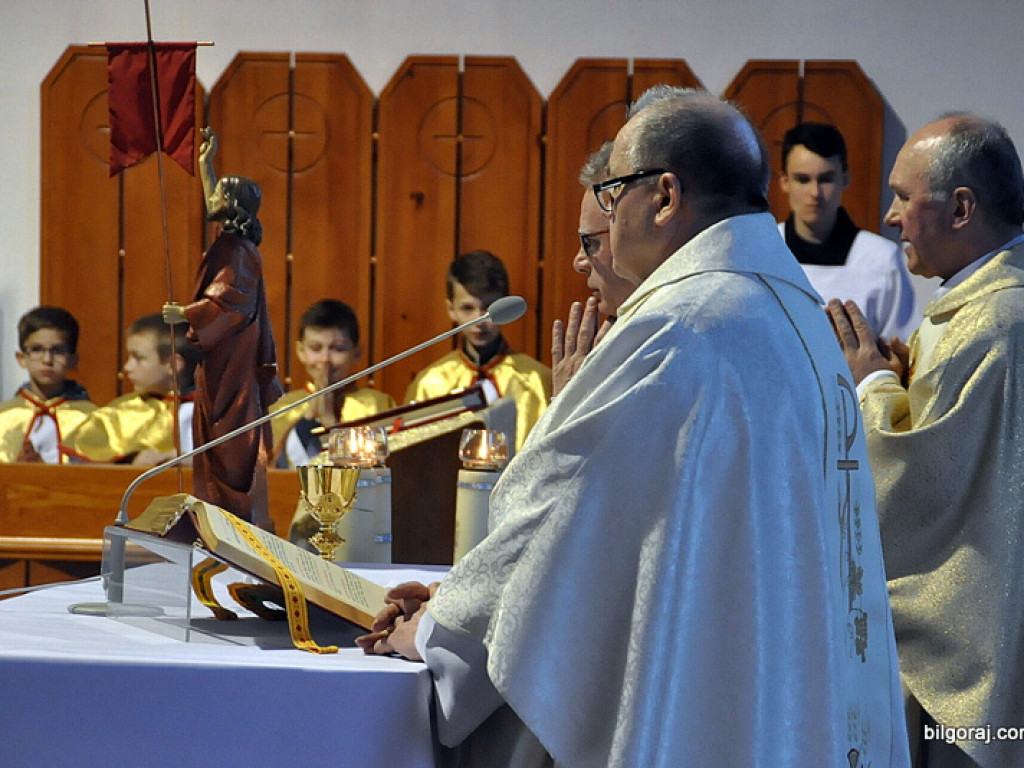 Intronizacja krzyża u Chrystusa Króla (FOTO)