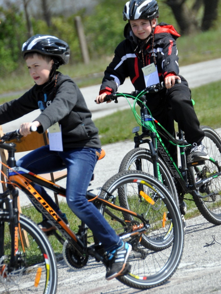 Powiatowy Turniej BRD dla szkół podstawowych (FOTO, WYNIKI)