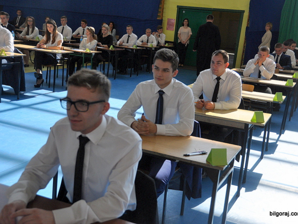 Ruszyły tegoroczne matury. Dziś język polski (FOTO)