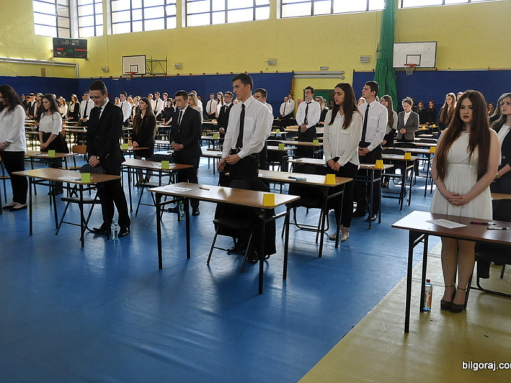 Ruszyły tegoroczne matury. Dziś język polski (FOTO)