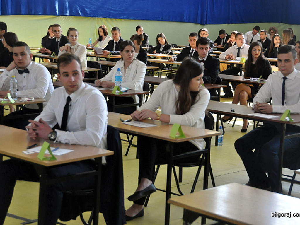 Ruszyły tegoroczne matury. Dziś język polski (FOTO)