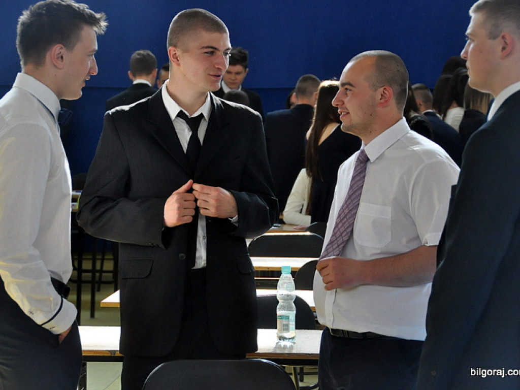 Ruszyły tegoroczne matury. Dziś język polski (FOTO)