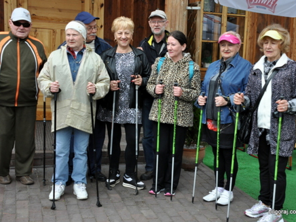 Marsz nordic walking seniorów (FOTO)
