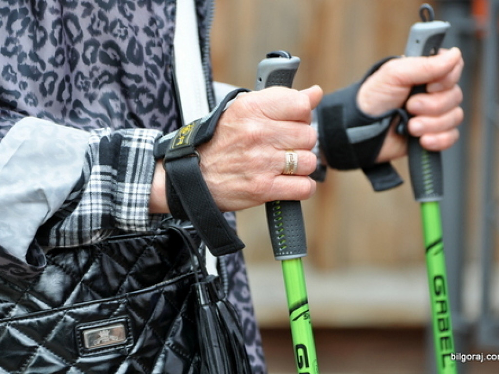 Marsz nordic walking seniorów (FOTO)