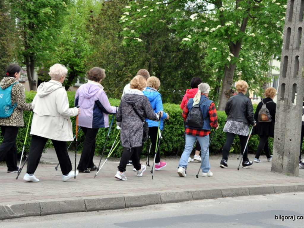 Marsz nordic walking seniorów (FOTO)