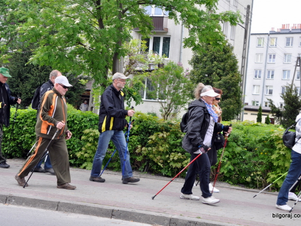 Marsz nordic walking seniorów (FOTO)