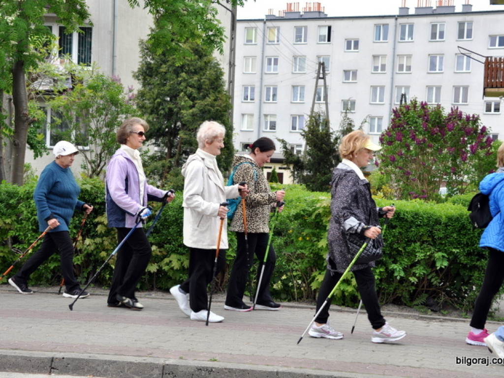 Marsz nordic walking seniorów (FOTO)
