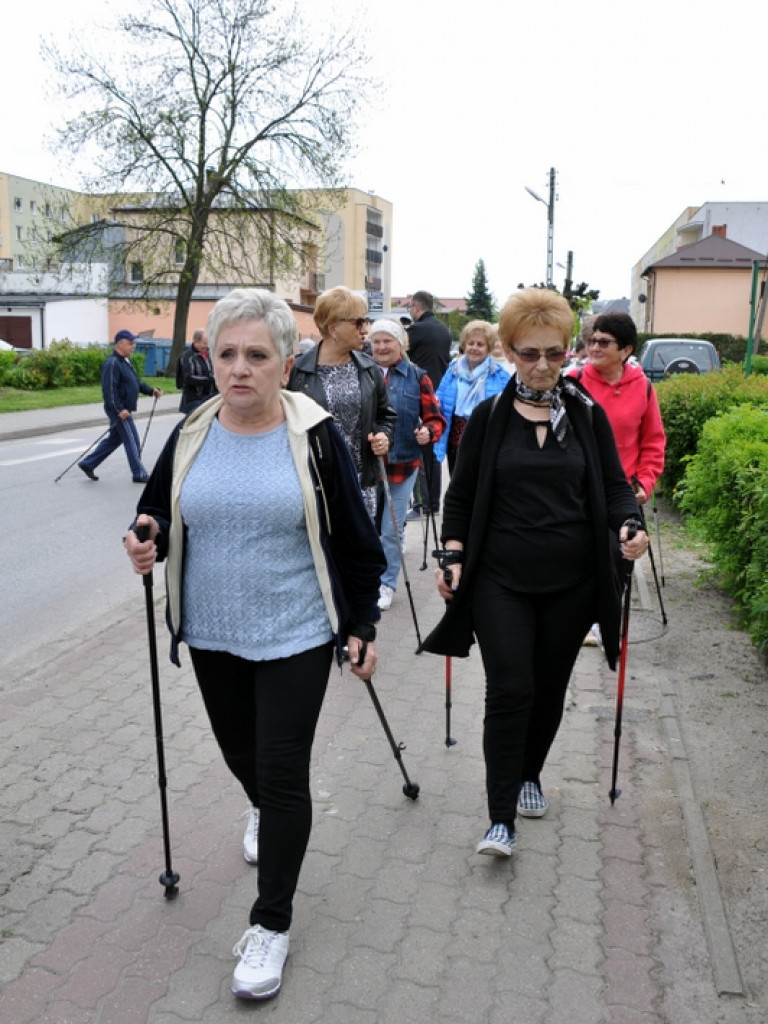 Marsz nordic walking seniorów (FOTO)