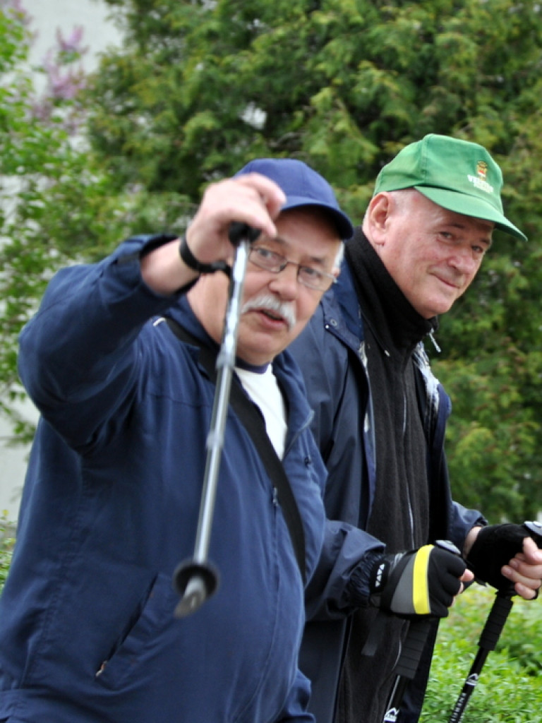 Marsz nordic walking seniorów (FOTO)