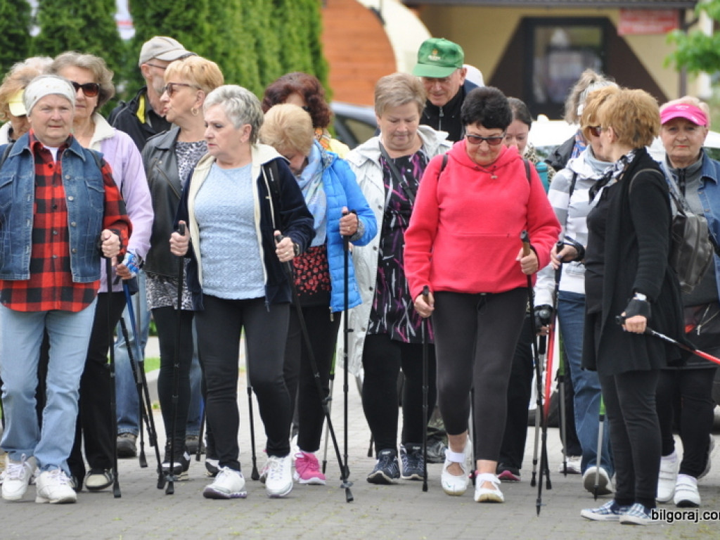 Marsz nordic walking seniorów (FOTO)
