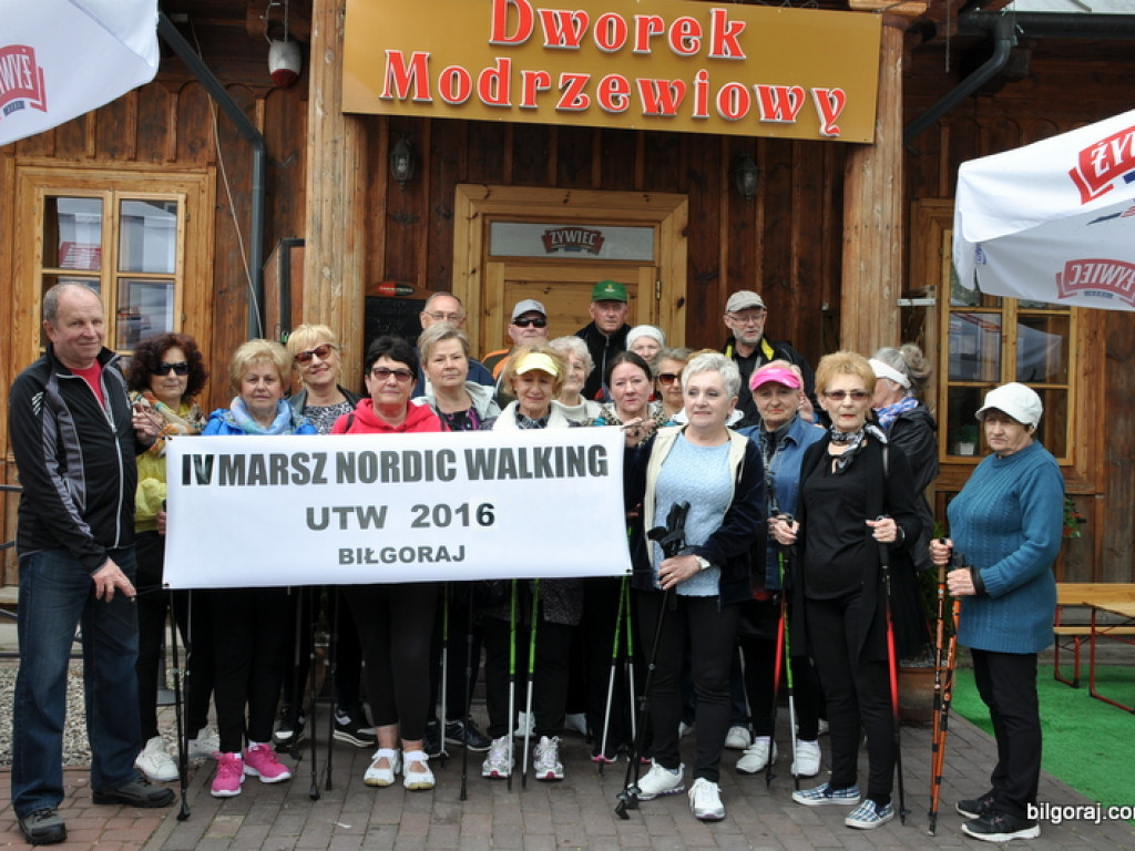 Marsz nordic walking seniorów (FOTO)