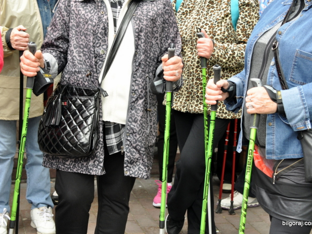 Marsz nordic walking seniorów (FOTO)