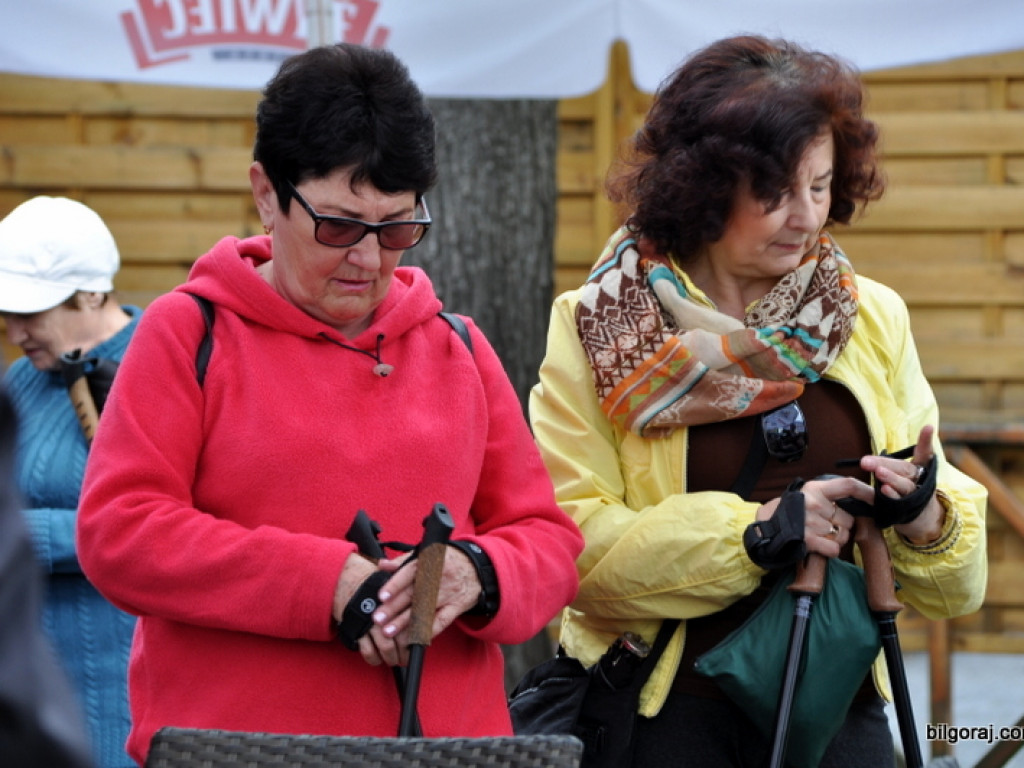 Marsz nordic walking seniorów (FOTO)