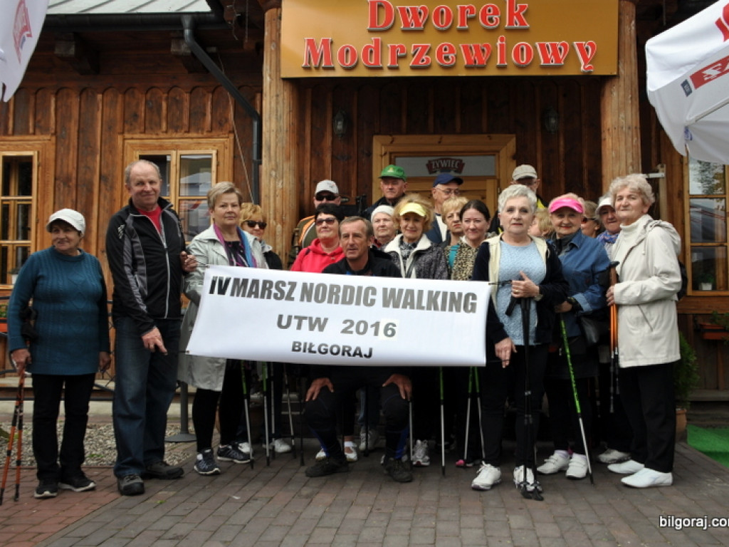 Marsz nordic walking seniorów (FOTO)