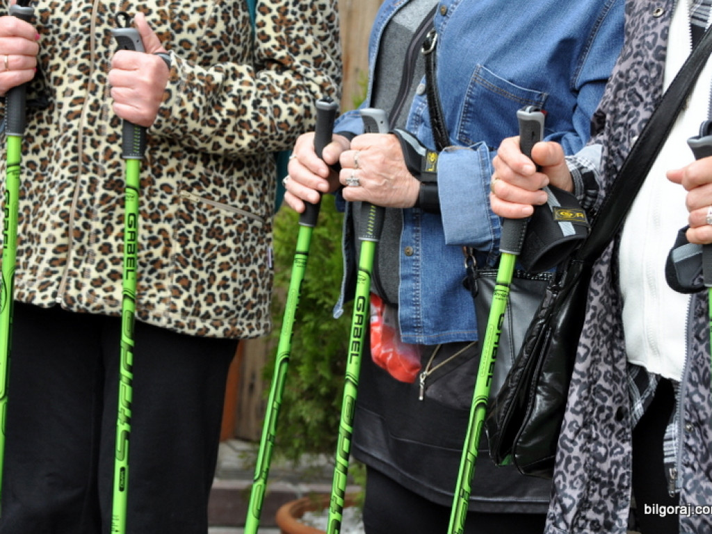Marsz nordic walking seniorów (FOTO)