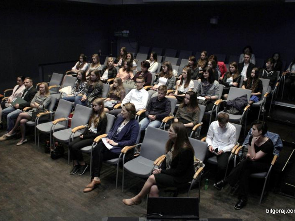 Powiatowy Międzygimnazjalny Konkurs Recytatorski Poezji i Prozy Obcojęzycznej (FOTO, WYNIKI)